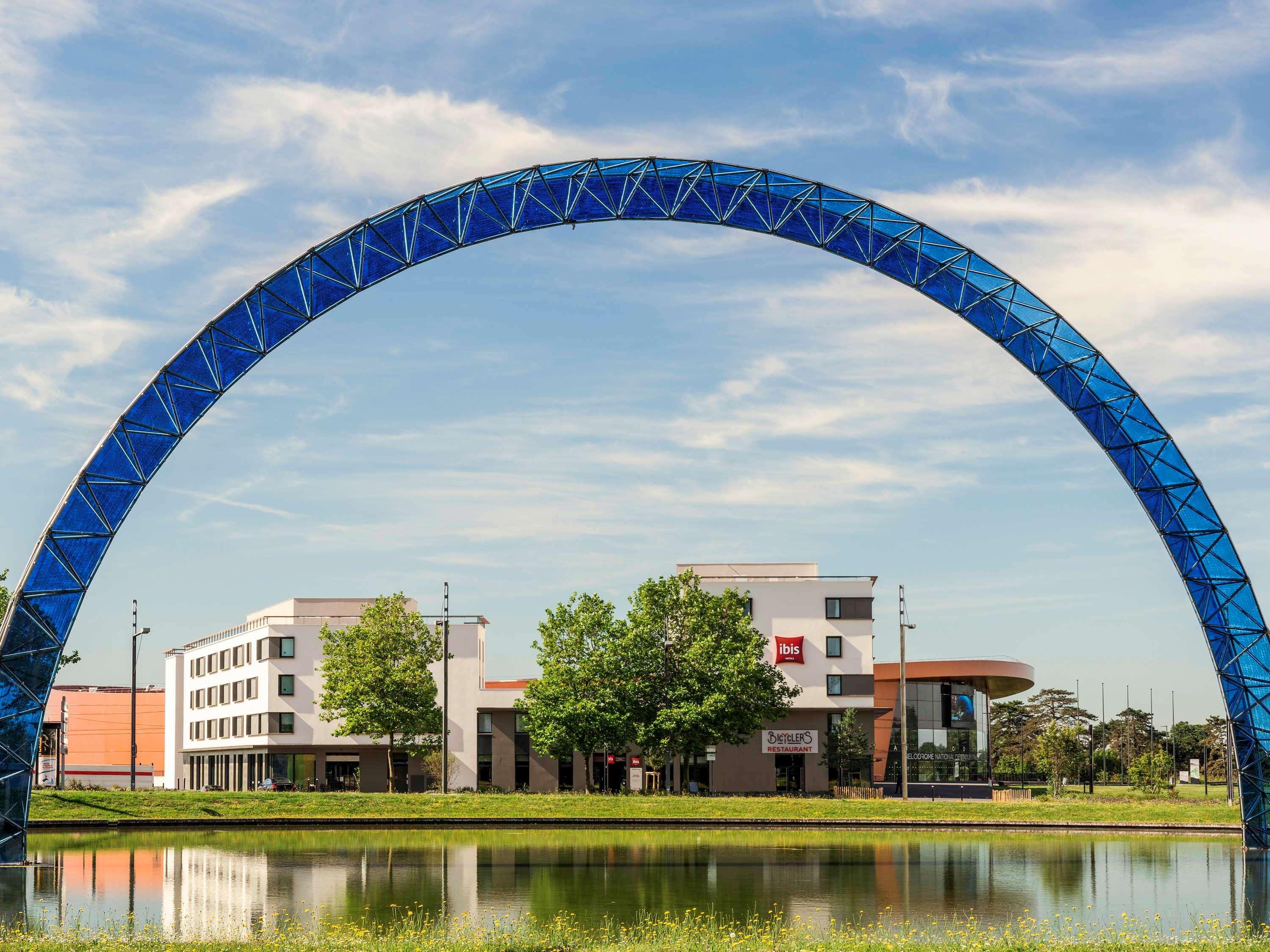 Hotel Ibis Saint Quentin En Yvelines - Velodrome Montigny-le-Bretonneux Zewnętrze zdjęcie