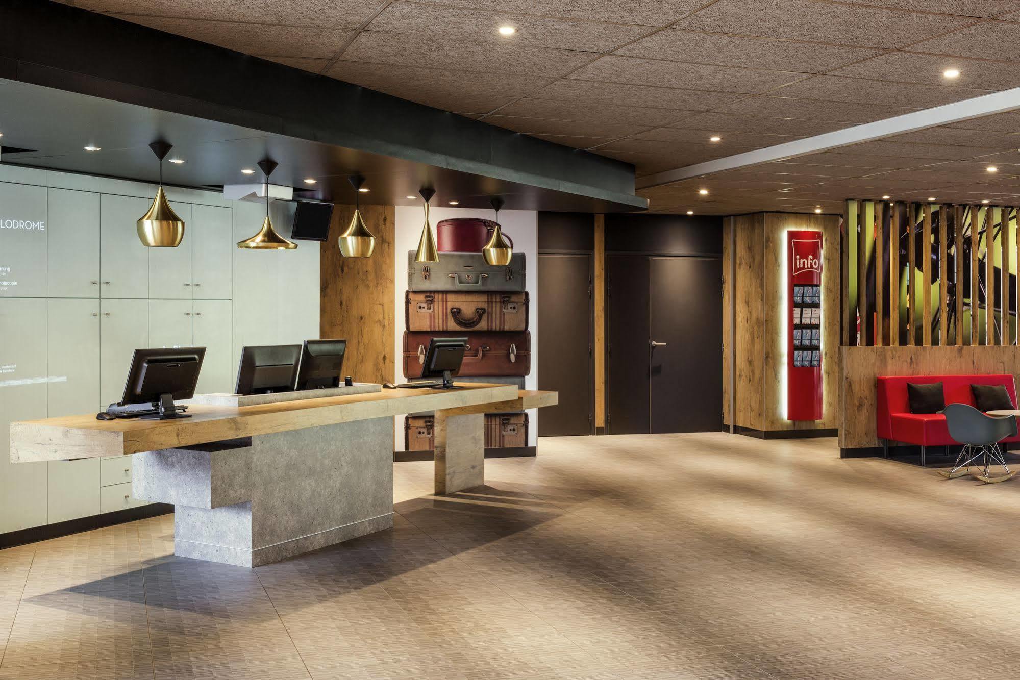 Hotel Ibis Saint Quentin En Yvelines - Velodrome Montigny-le-Bretonneux Zewnętrze zdjęcie