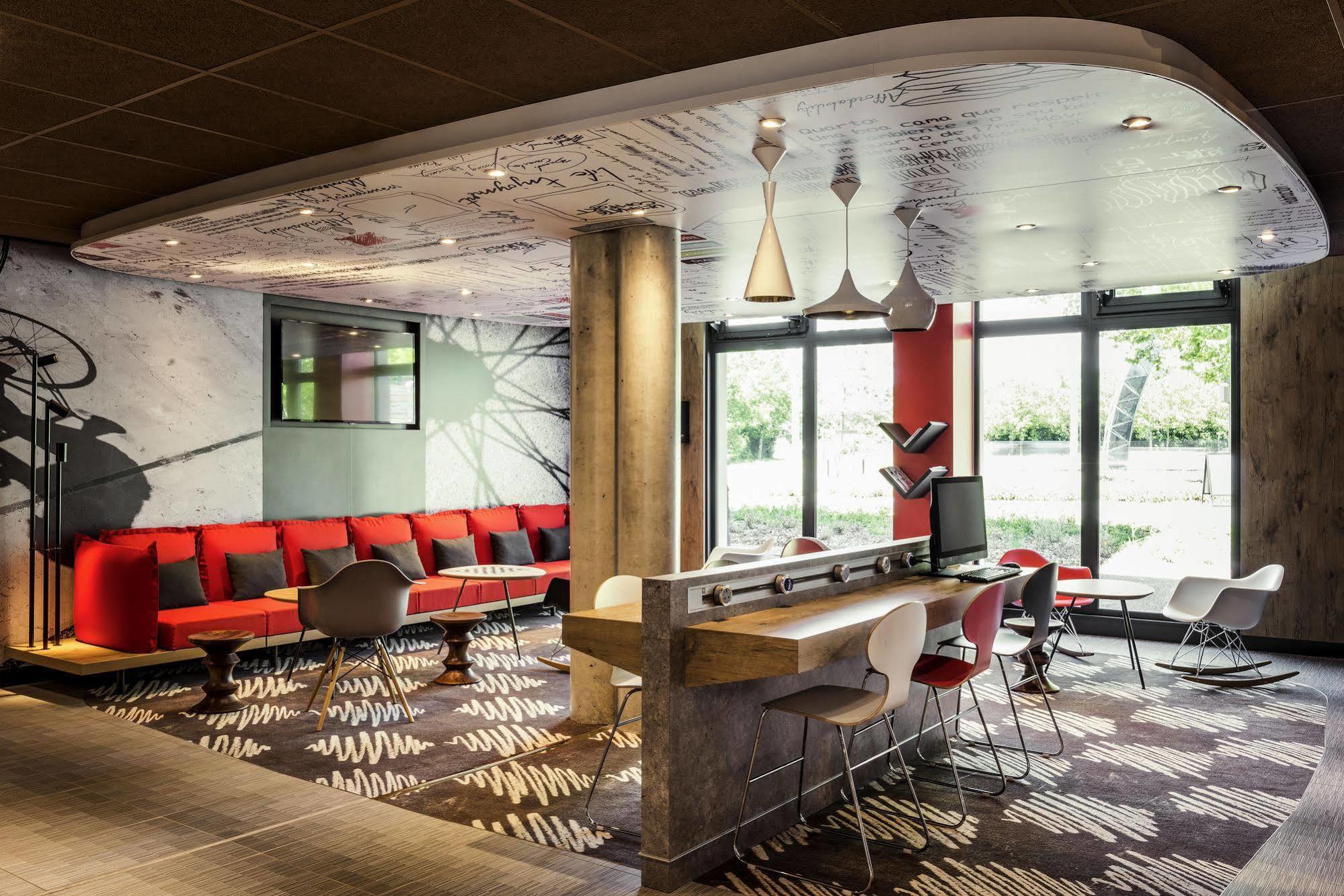 Hotel Ibis Saint Quentin En Yvelines - Velodrome Montigny-le-Bretonneux Zewnętrze zdjęcie